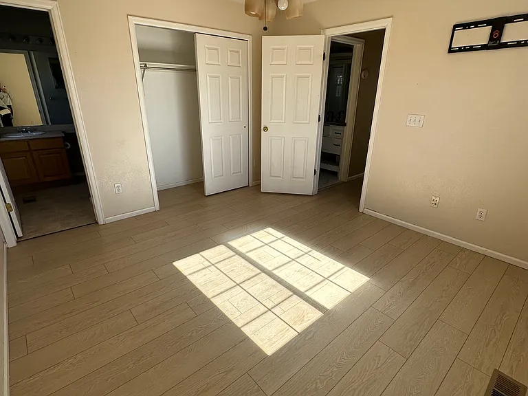 1110 Lords Hill Dr — Photo 3