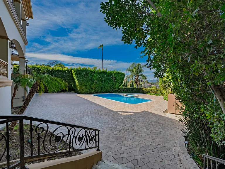 18047 Karen Dr — Photo 41