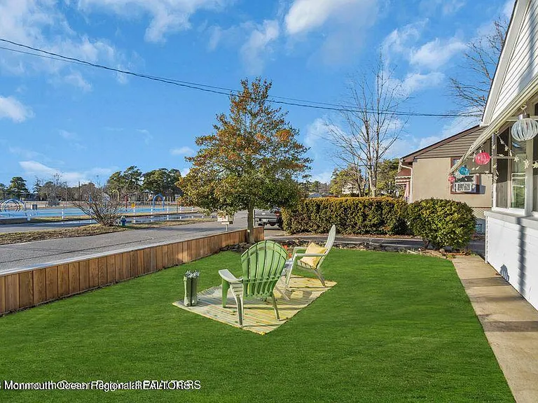 1708 Lake Dr — Photo 10