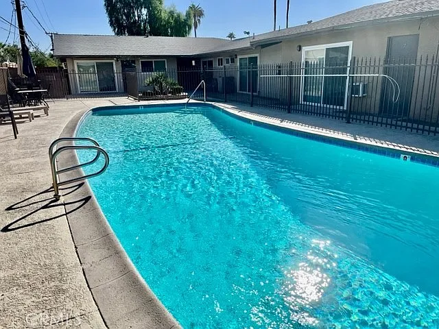 685 E Vista Chino #1 — Photo 10