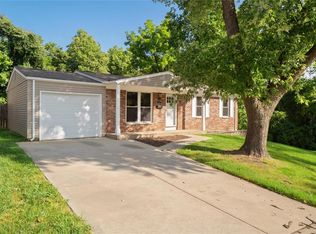 5221 Ville Rosa Ln, Hazelwood, MO