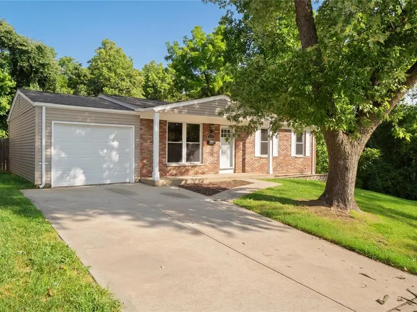 5221 Ville Rosa Ln, Hazelwood, MO 63042