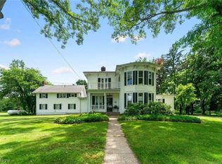 1549 E Garfield Rd, New Springfield, OH 44443