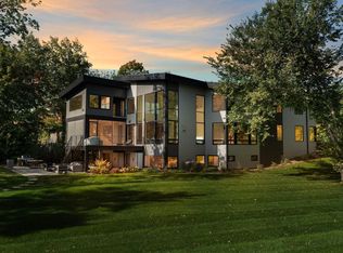 746 Peninsula Point Rd, Shakopee, MN 55379