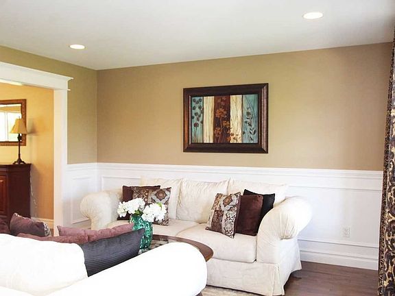 4th image of 2 Brier Hollow Ct
