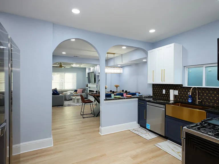 1515 W Kings Hwy — Photo 14