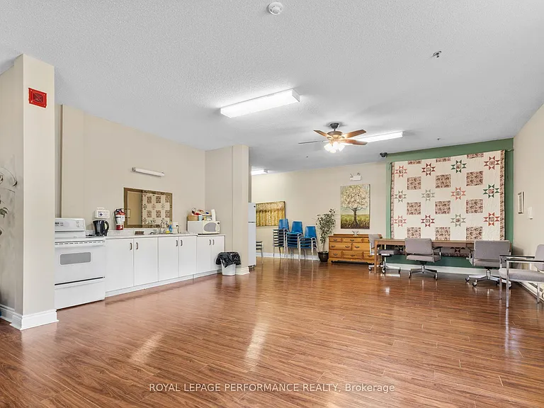 1 Rosamond St E #106 — Photo 33