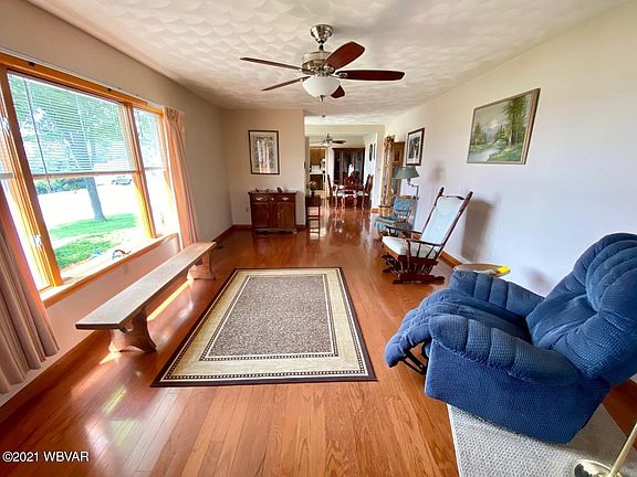 4th image of 1100 Fairview Dr