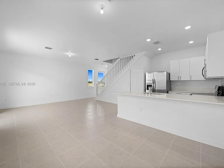 715 SE 15th St — Photo 11