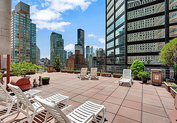5th image of 211 E 53rd St APT 5L