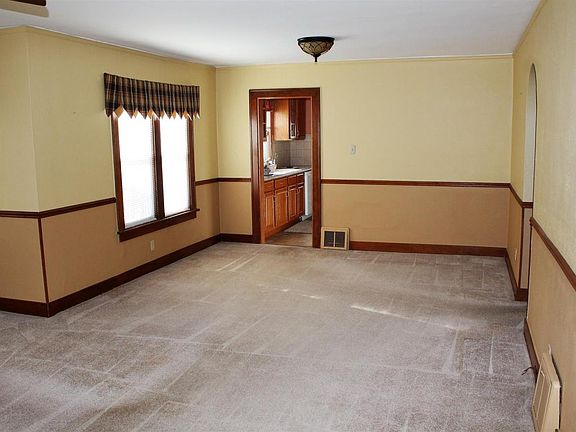 3rd image of 319 N Victoria St