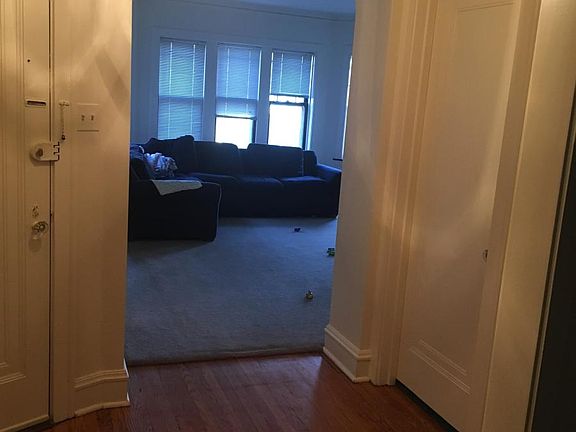 4th image of 6329 N Francisco Ave APT 2