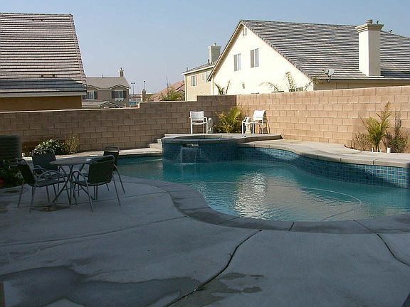 8 ft deep pool with spa