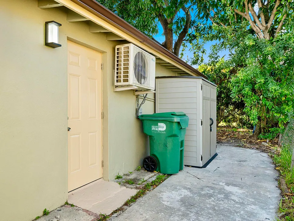 1300 NW 90th St
