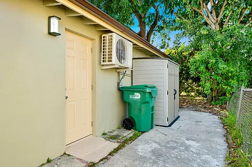 1300 NW 90th St Photo 1 1300 NW 90th St Photo 1