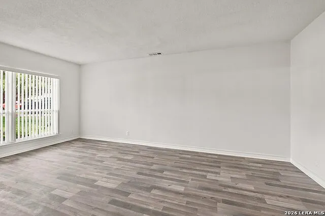 3 bed, 2.0 bath, 1979 sqft, $1,995 — Photo 4