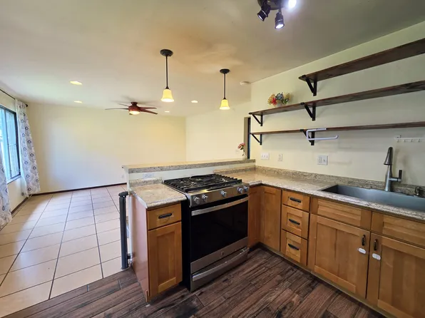 485 Waianuenue Ave APT 117, Hilo, HI 96720