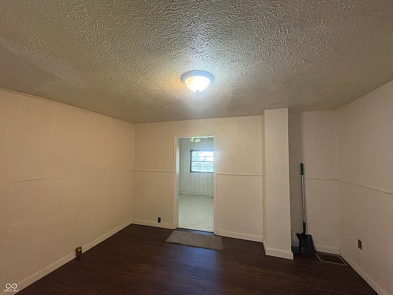 2221 Station St — Photo 12