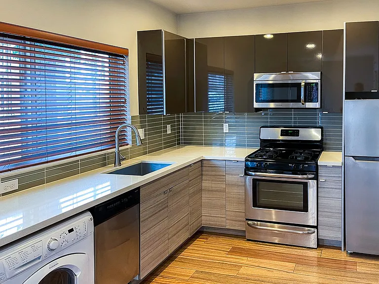 6408 Phinney - Located at the top of Phinney Ridge — Photo 41