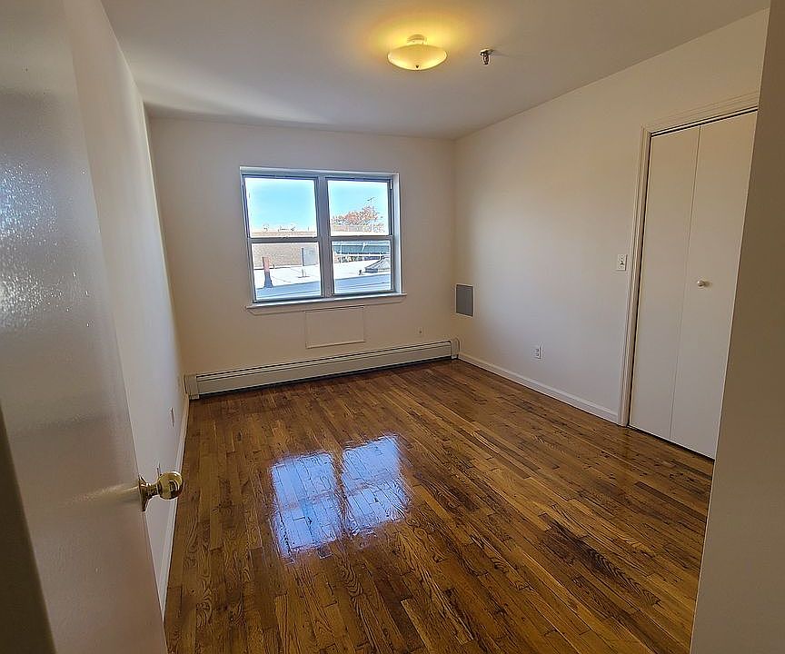 1st image of 2520 Crescent St APT 2D