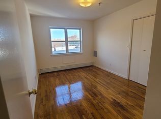 2520 Crescent St APT 2D, Astoria, NY 11102
