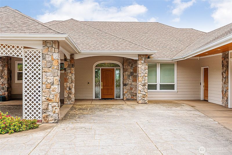 4th image of 4111 Samish Crest Drive