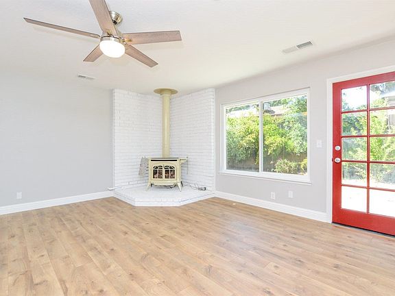 3rd image of 46039 Beechwood Dr
