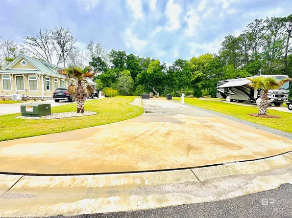 12477 Gateway Dr, Elberta, AL 36530