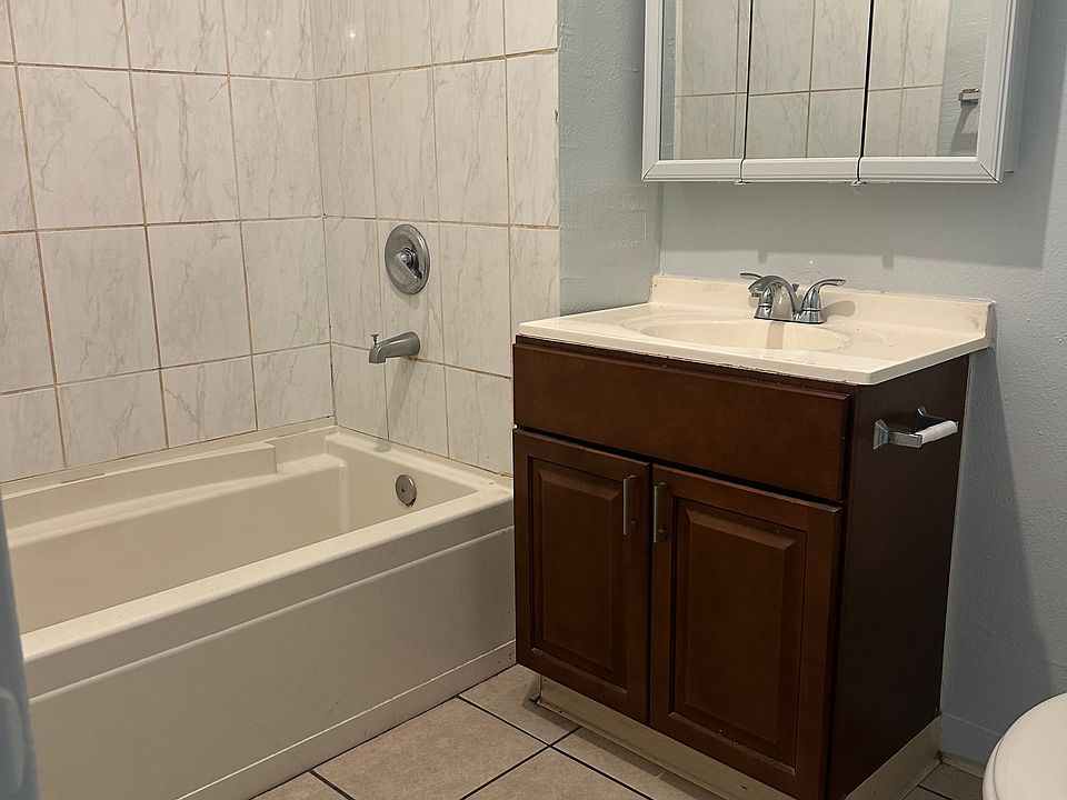 2nd image of 727 N Sutter St APT 2