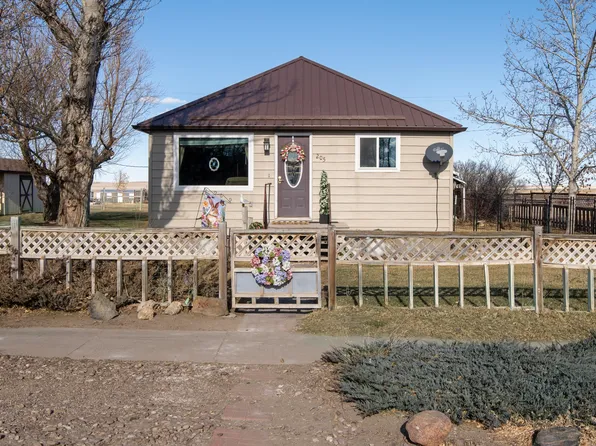 205 N 1st St, Sunburst, MT 59482