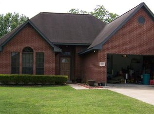 800 Manor Dr, Angleton, TX 77515