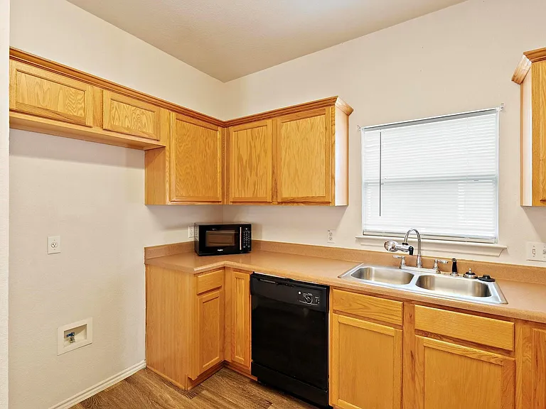 570 Hogan — Photo 9