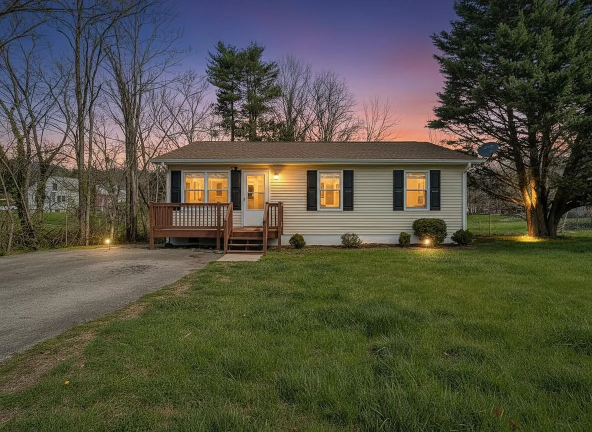 3 bed, 1.0 bath, 1001 sqft, $1,350 — Photo 4