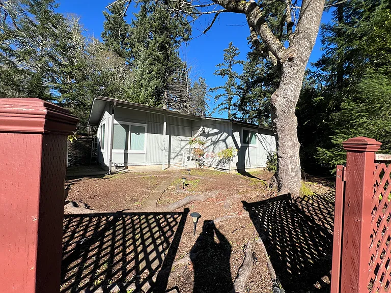 2395 McLean Blvd — Photo 1