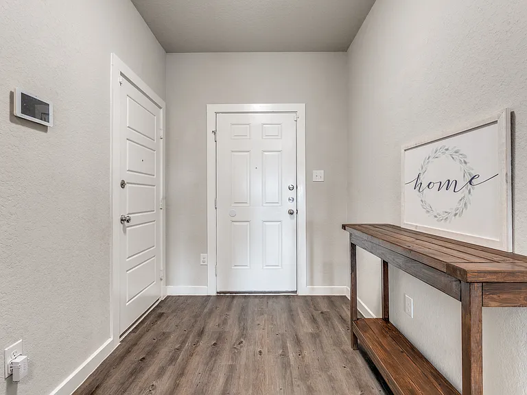2427 Valencia Crst — Photo 4