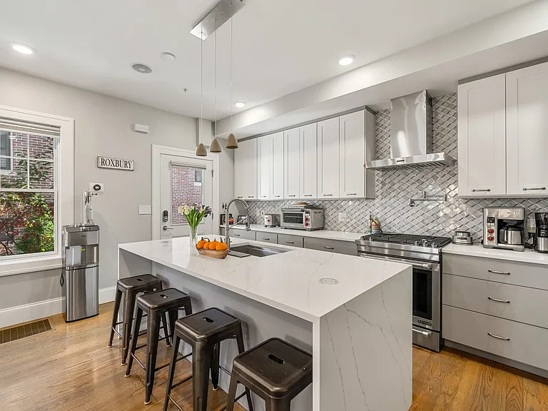 55 Hutchings St #4 — Photo 3
