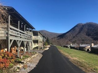 66 Sapphire Ln, Maggie Valley, NC 28751
