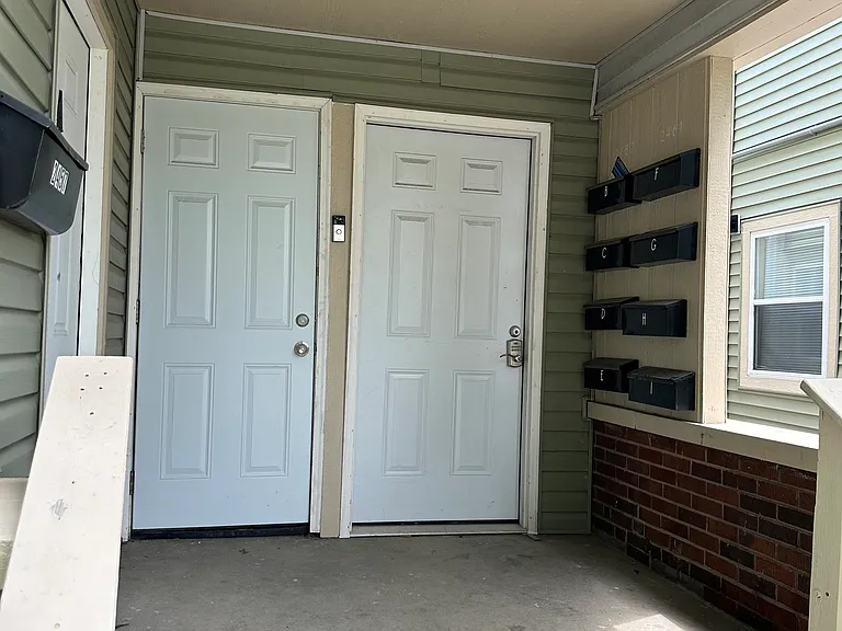 2457 Shelby St #C — Photo 8