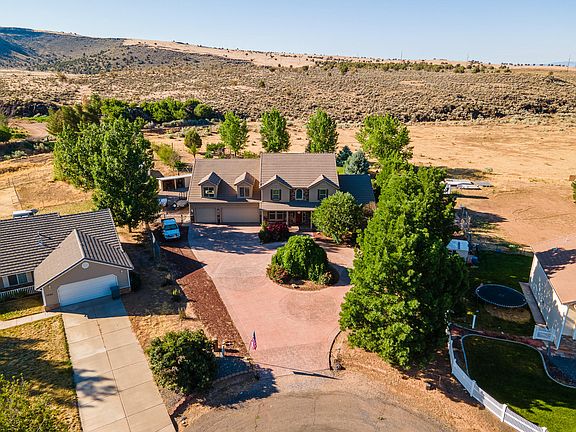 2nd image of 1499 W Lone Coyote Dr