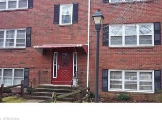73 Briarwood Ln #73B, Branford, CT 06405
