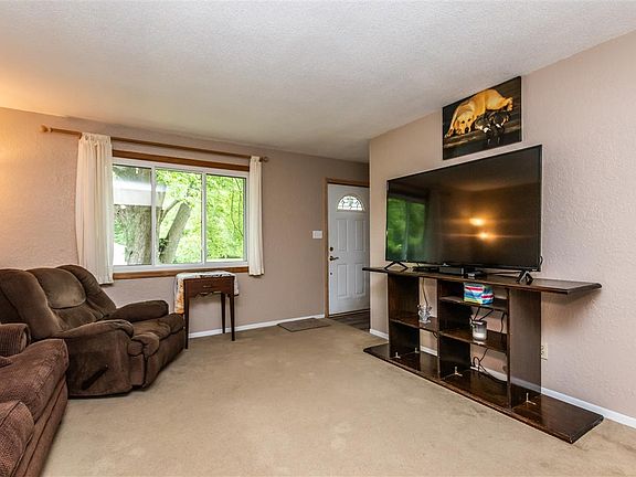 5th image of 718 N Sunset Dr