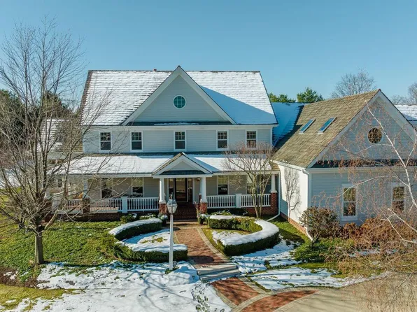 235 East Laurel CIRCLE, Delafield, WI 53018