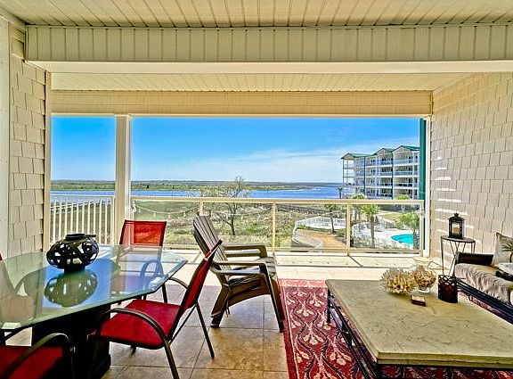2nd image of 915 Shoreline Dr W Unit 132