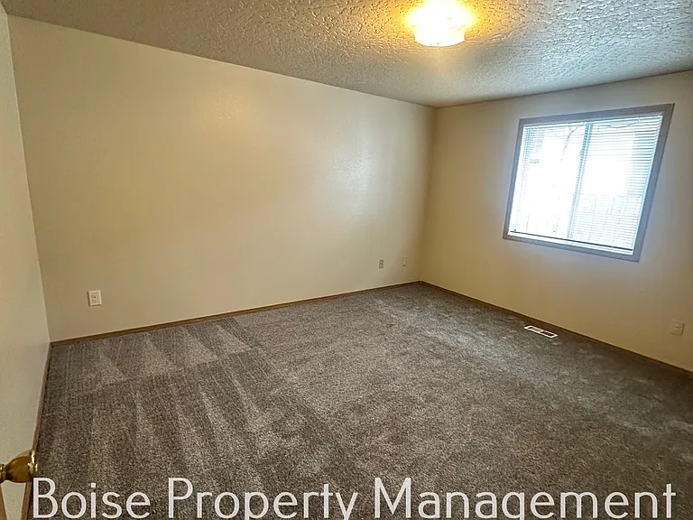 124 Delaware Ave — Photo 6