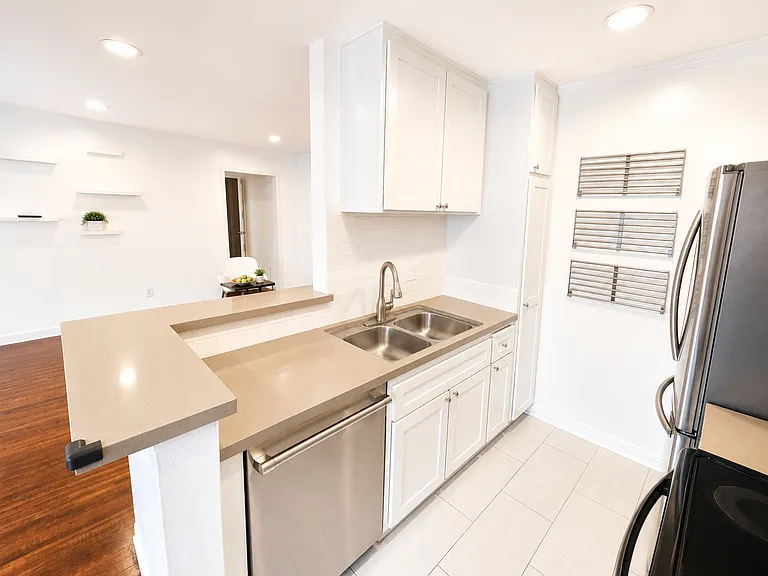1351 N Orange Dr #109 — Photo 7