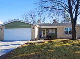 332 S River Rd, Naperville, IL 60540