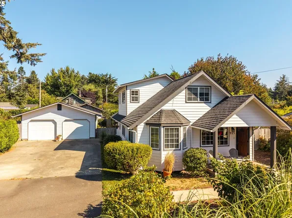 925 1st St NE, Bandon, OR 97411