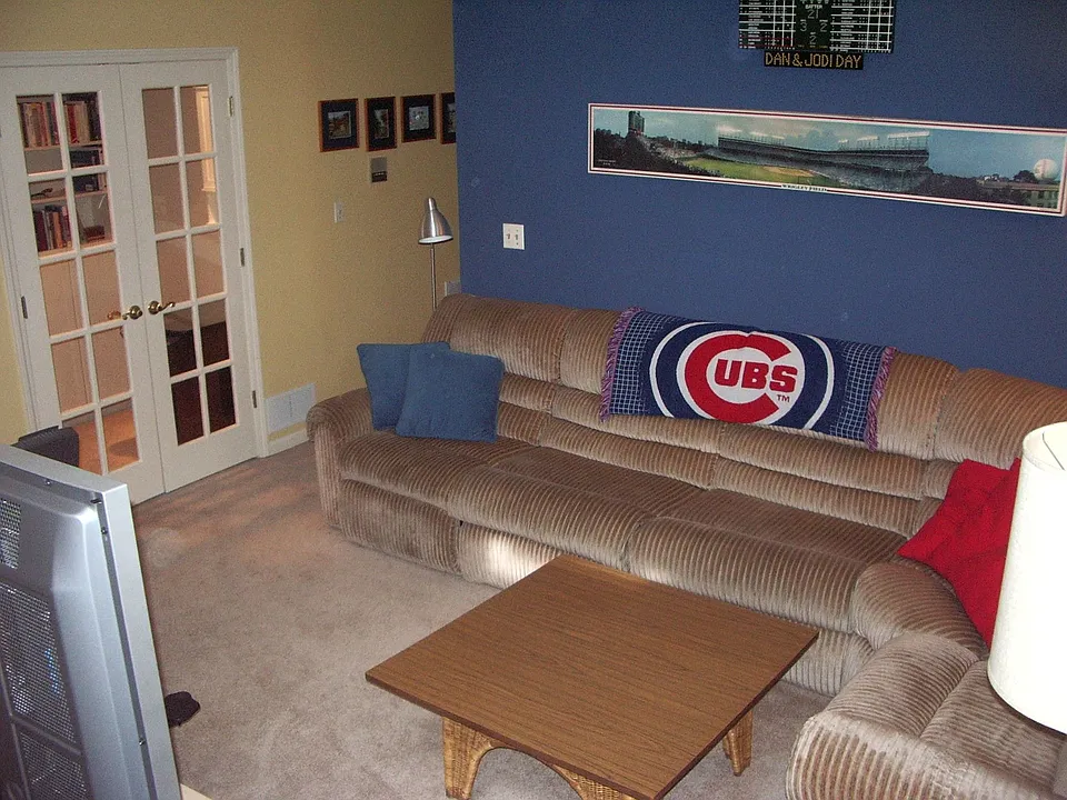 Family Room w/Library