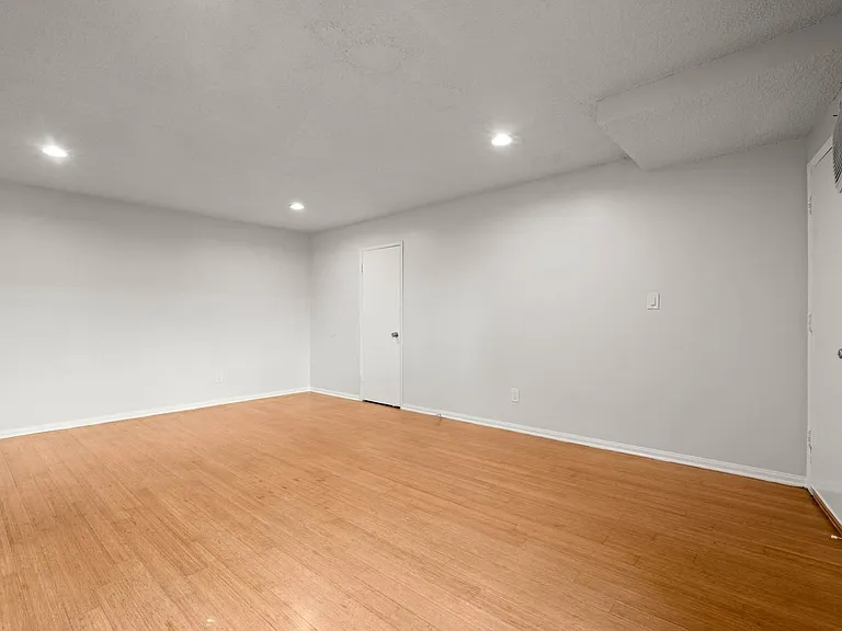 607 N Flores St #2 — Photo 10