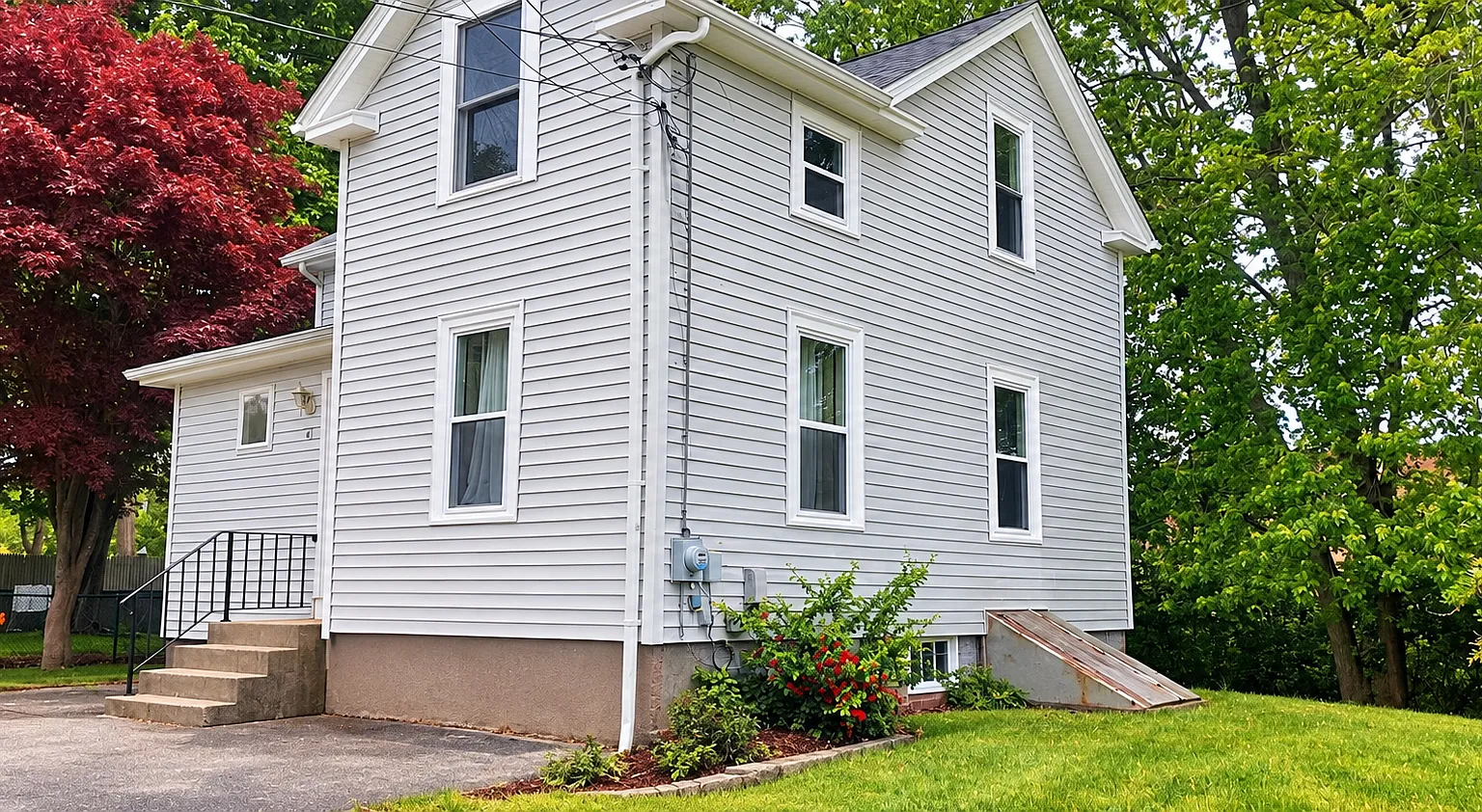 5 bed, 1100 sqft, $2,200 — Photo 1